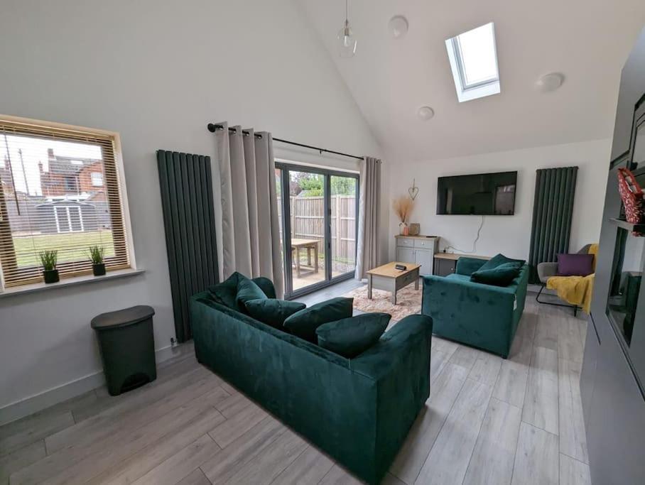 7 Guests - 4 Bedroom - Free Wi-Fi - Kettering Dış mekan fotoğraf