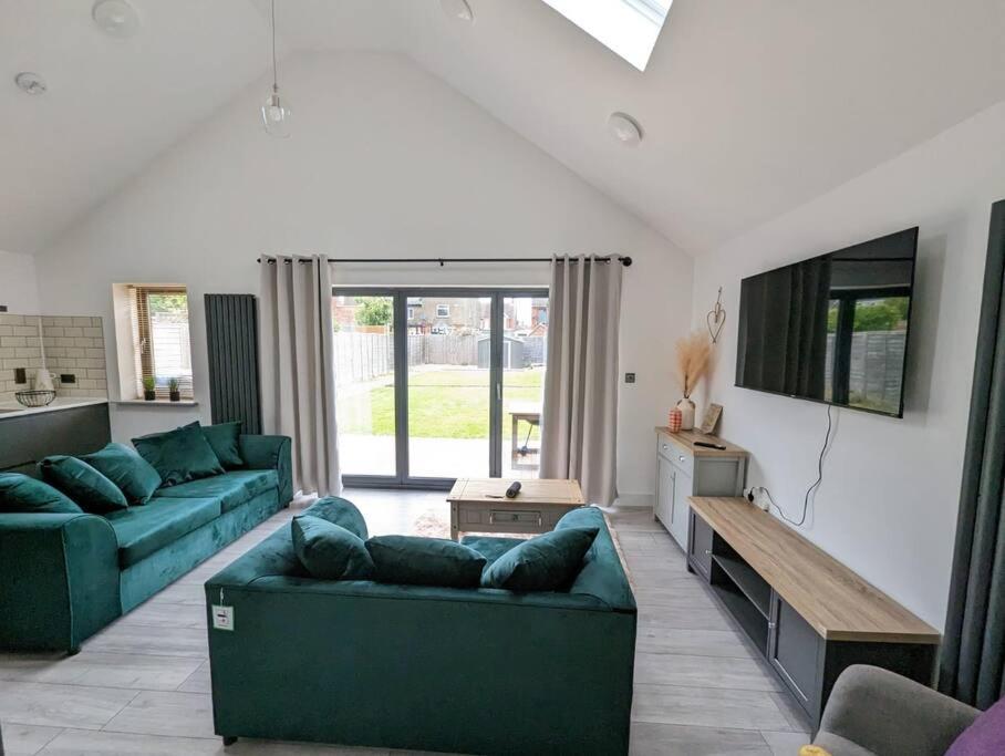 7 Guests - 4 Bedroom - Free Wi-Fi - Kettering Dış mekan fotoğraf