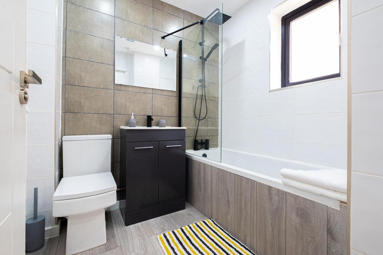 7 Guests - 4 Bedroom - Free Wi-Fi - Kettering Dış mekan fotoğraf