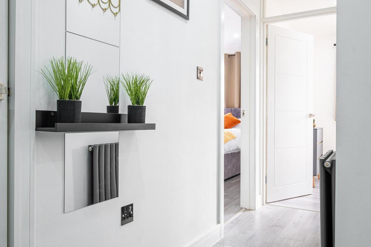 7 Guests - 4 Bedroom - Free Wi-Fi - Kettering Dış mekan fotoğraf