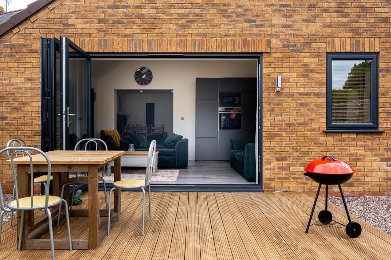 7 Guests - 4 Bedroom - Free Wi-Fi - Kettering Dış mekan fotoğraf