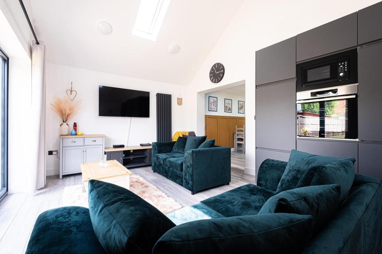 7 Guests - 4 Bedroom - Free Wi-Fi - Kettering Dış mekan fotoğraf