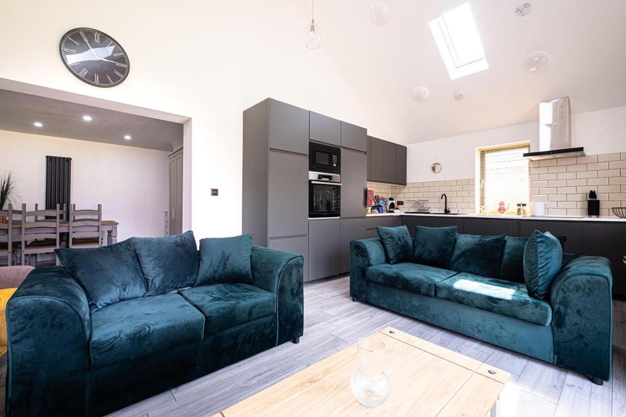 7 Guests - 4 Bedroom - Free Wi-Fi - Kettering Dış mekan fotoğraf